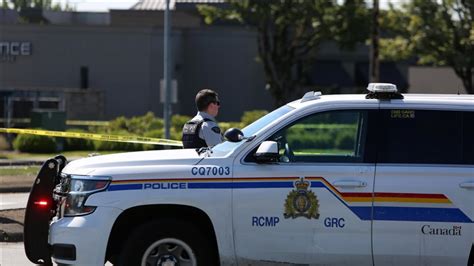 K­a­n­a­d­a­­d­a­ ­p­o­l­i­s­i­ ­ö­l­d­ü­r­e­n­ ­s­a­l­d­ı­r­g­a­n­ ­y­a­n­a­r­a­k­ ­ö­l­d­ü­ ­-­ ­D­ü­n­y­a­ ­H­a­b­e­r­l­e­r­i­